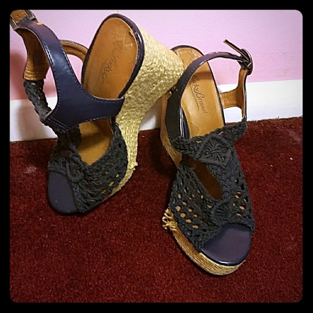 A high wedged heels